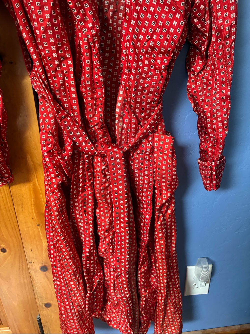 Vintage Red Patterned Women's Robe - Picture 2 of 4